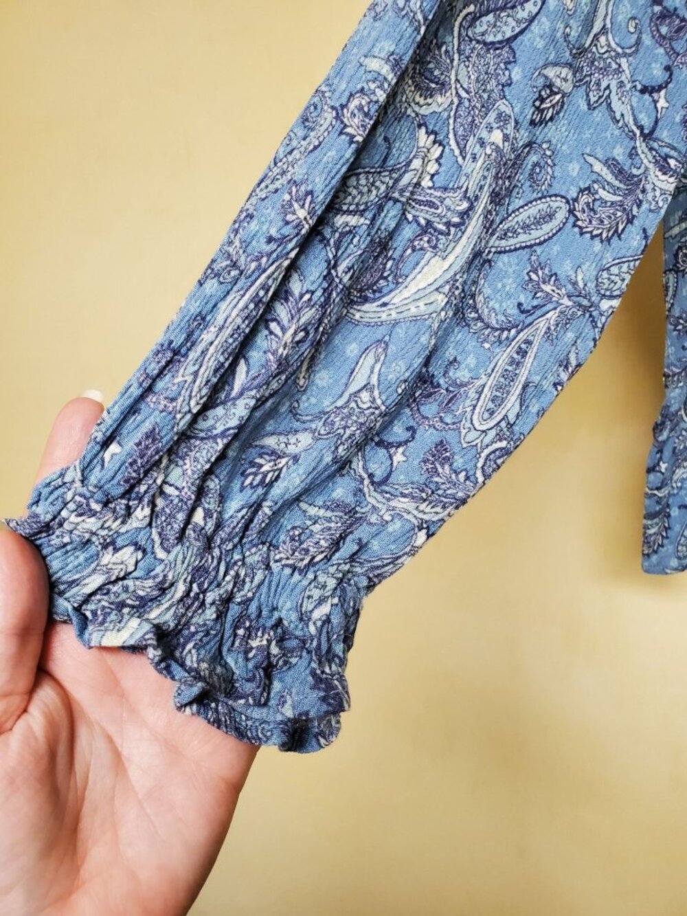 Vici Women's Light Blue Boho Paisley Tie Neck Crinkle Peasant Top Whimsy L - Picture 3 of 7